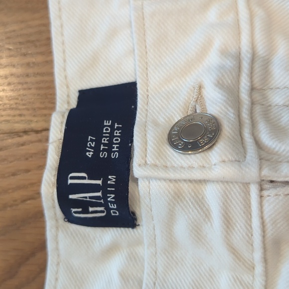 Gap Mid Rise Distressed Denim White Shorts Sz 4/27 - Picture 2 of 3